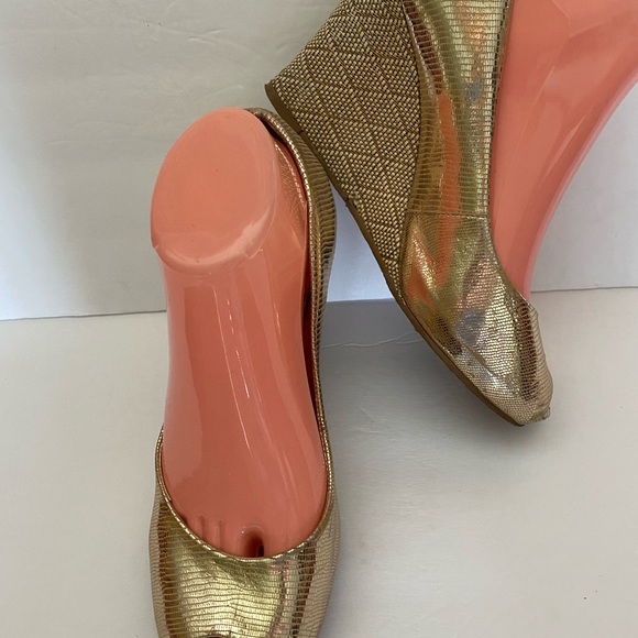 Lilly Pulitzer size 7 1/2 metallic wedges gold - Picture 2 of 7